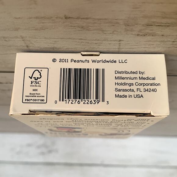 Peanuts 2011 Snoopy Joe Cool Bandages - Picture 5 of 6